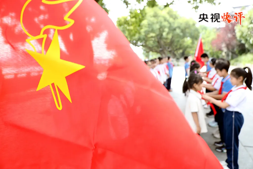 坚持把未成年人思想道德建设作为战略性基础性工作来抓