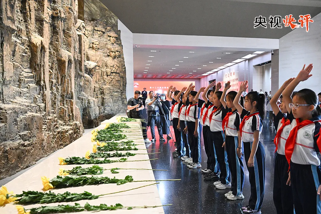 坚持把未成年人思想道德建设作为战略性基础性工作来抓