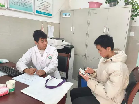 青春视角探寻基层医疗“真实温度”——西安石油大学基层服务调研 图片1.png