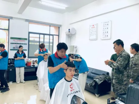 人人学雷锋 传递真善美——全国多地学雷锋志愿服务活动见闻 image.png