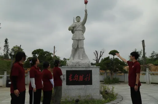 赓续红色根脉 厚植革命初心——江西洪州职业学院商学院实践队走进黎川烈士陵园开展活动 image.png