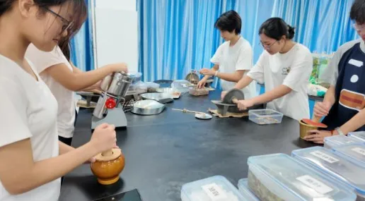 肇庆医学院中医药学院“蒲公英”行动组赴云落镇崩坎村开展社会实践 image.png